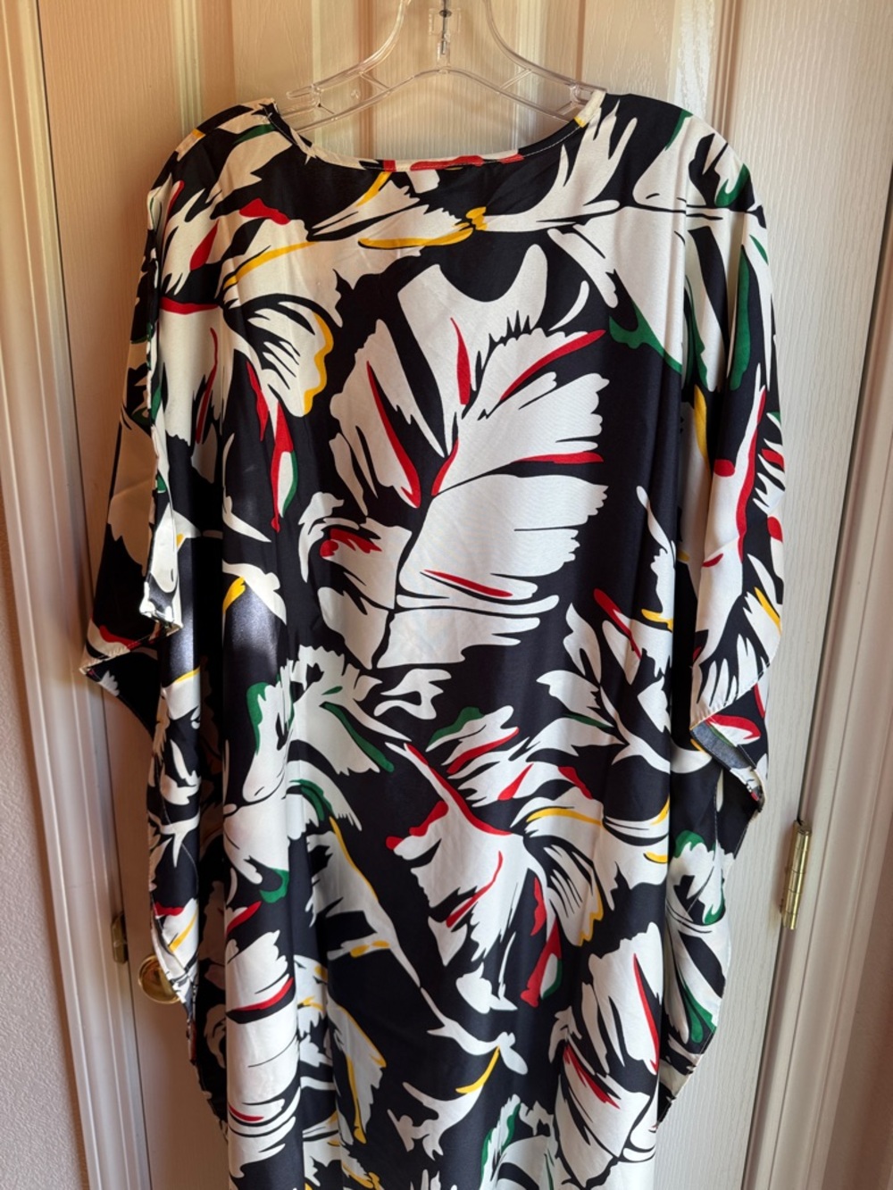 NWT CAPRI COLLECTION MULTI-COLOR ABSTRACT LEAF PRINT CAFTAN ONE SIZE - Picture 4 of 6